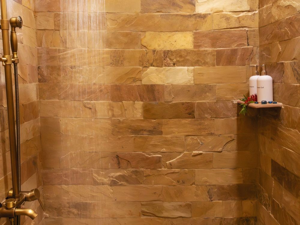 Explorers Lodge bathroom
